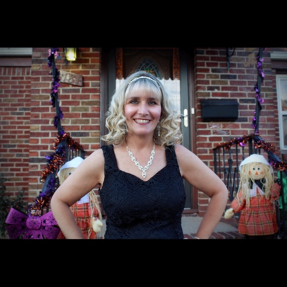 Meet your Posher, Bridget - Picture 1 of 1